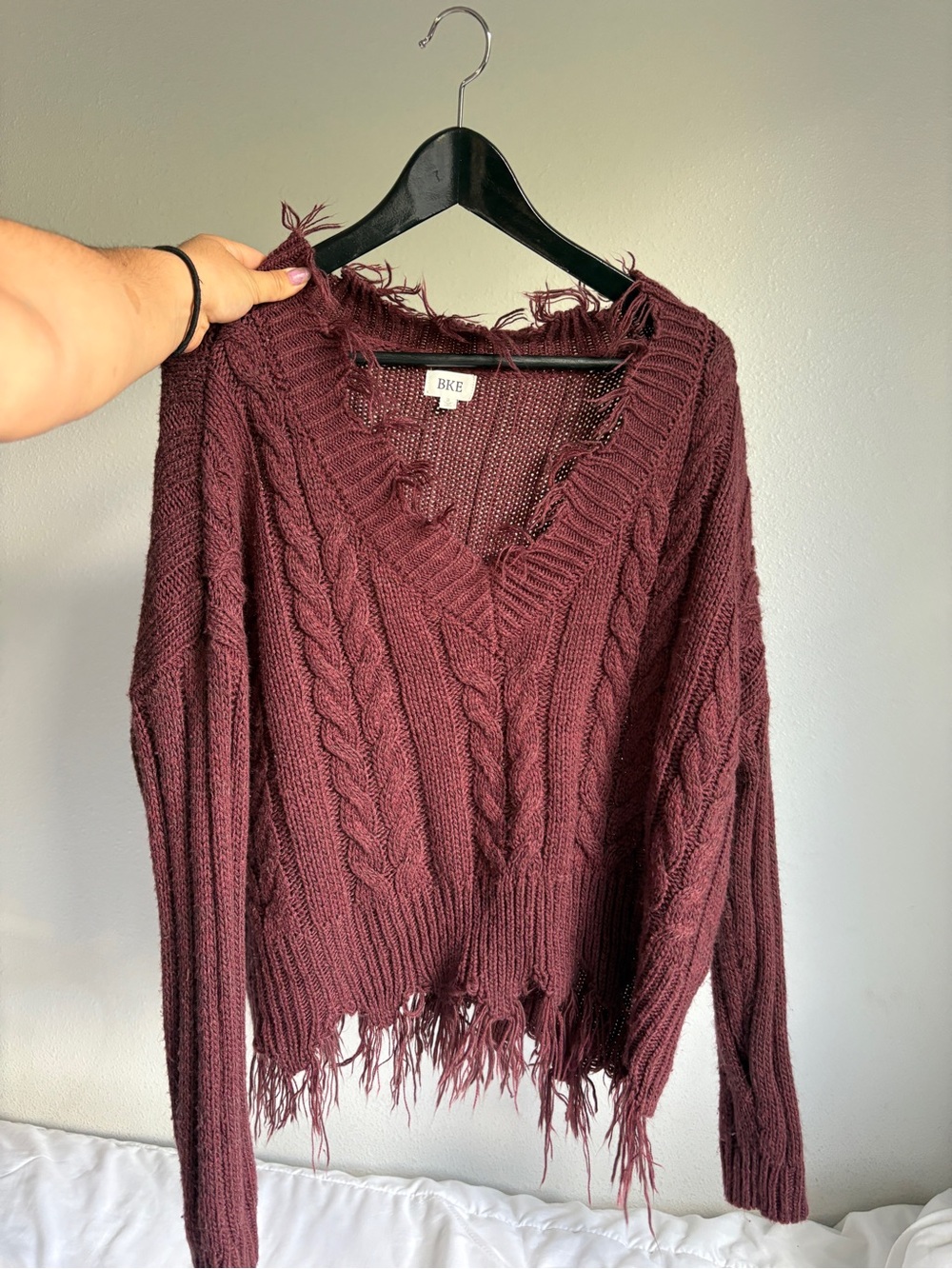 BKE Women's Distressed Cable Knit V-Neck Sweater - Burgundy Wine